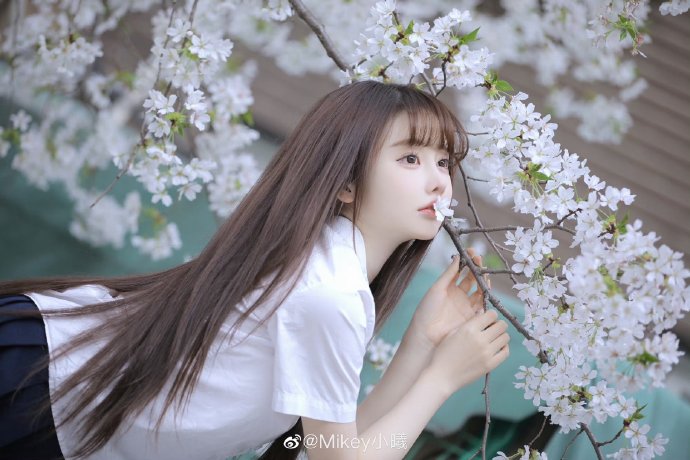 卢晓彤的头像