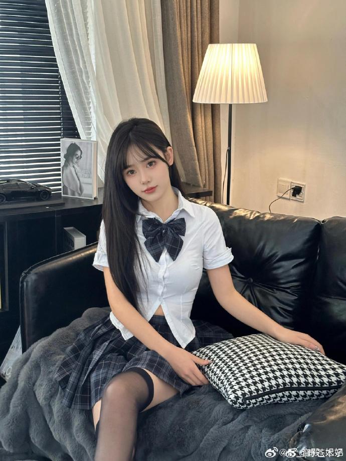 白丝玉足