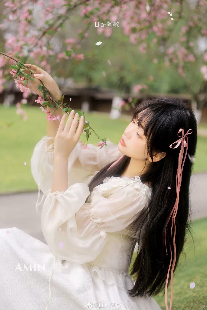 美女抠逼视频
